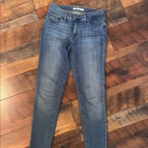 Levi’s 710 Super Skinny jeans Size 26
Excellent Condition